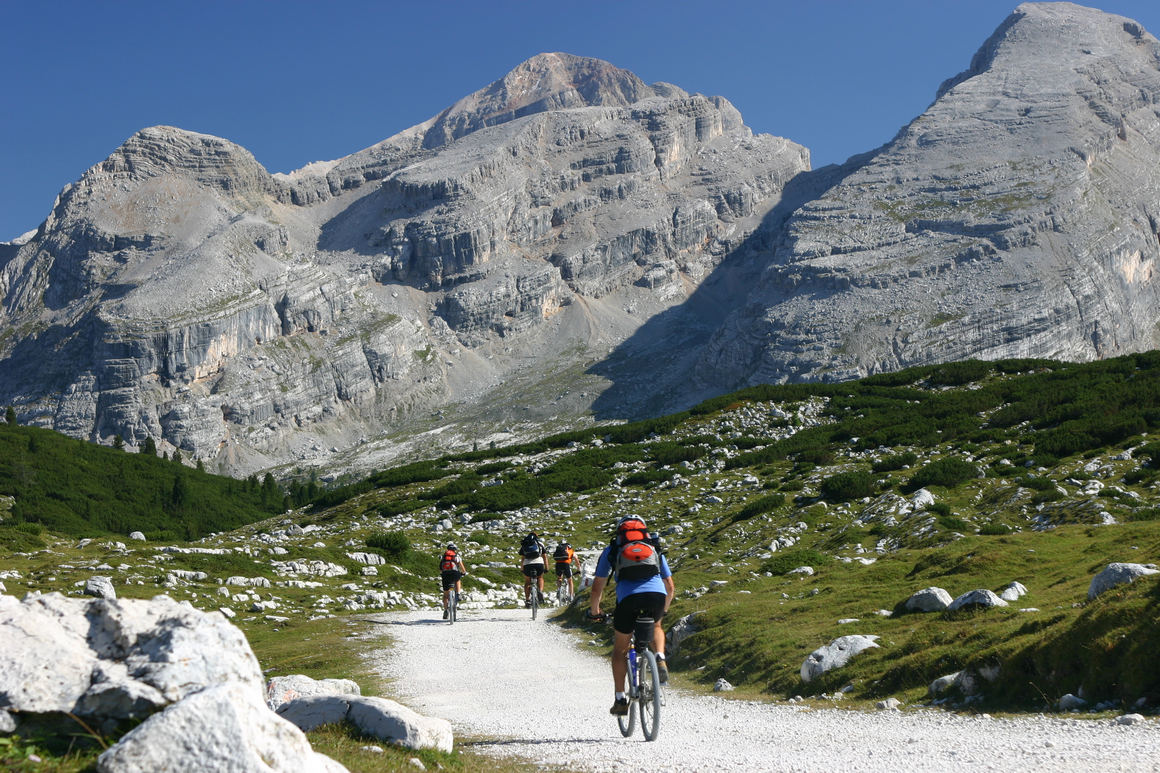 Seeing the Dolomites on two wheels